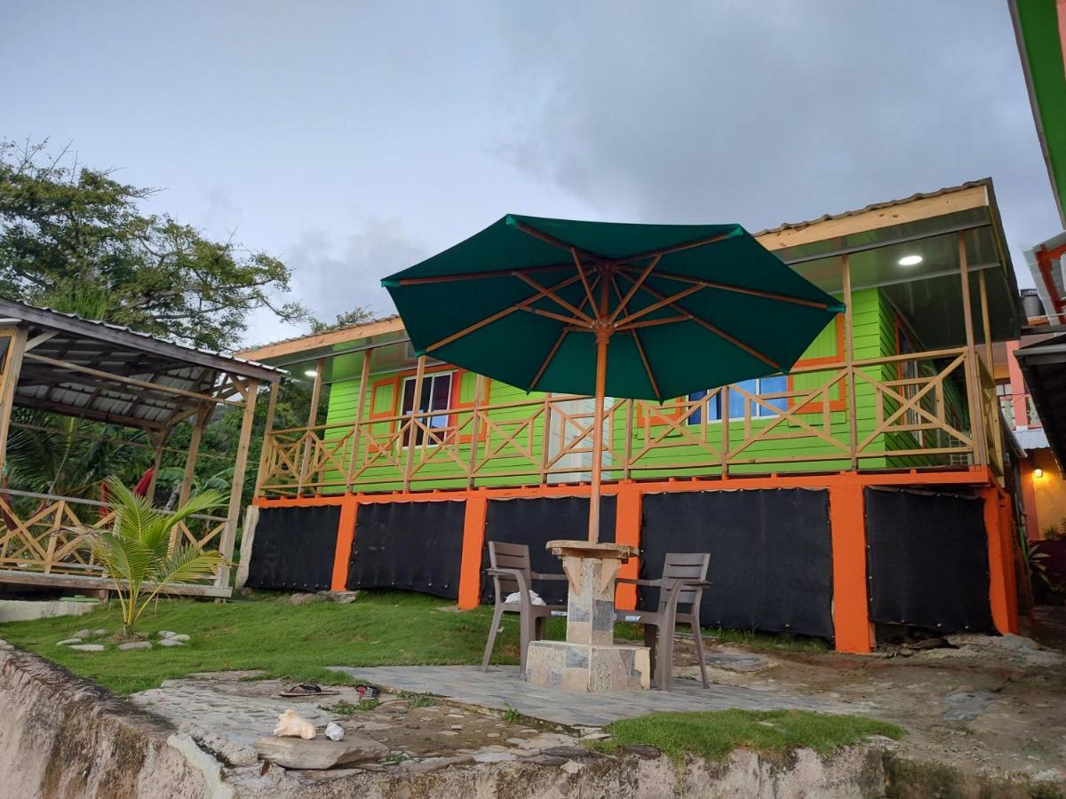 Cabañas Mister Mac Fresh Water Bay Exterior foto
