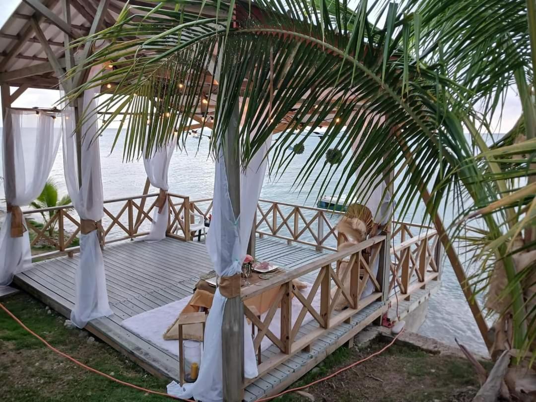 Cabañas Mister Mac Fresh Water Bay Exterior foto